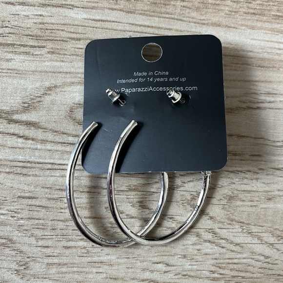 NWT Winter Ice White Silver Hoop Earrings - Picture 3 of 3